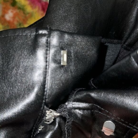 Madden NYC Womens Black Faux Leather Pleated High-Waisted Shorts Size L - Picture 5 of 9